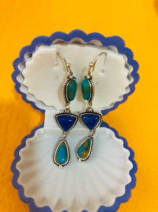 Pendientes y joyero azul turquesa