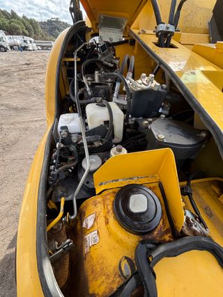 MINI EXCAVADORA KOMATSU PC88MR-10