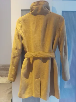 Abrigo Bershka Beige de paño con Forro Rojo