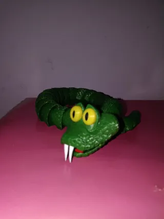 Serpiente articulada verde