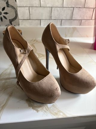 Zapatos de tacón beige talla 38