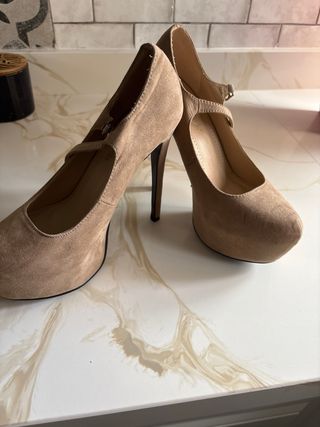 Zapatos de tacón beige talla 38