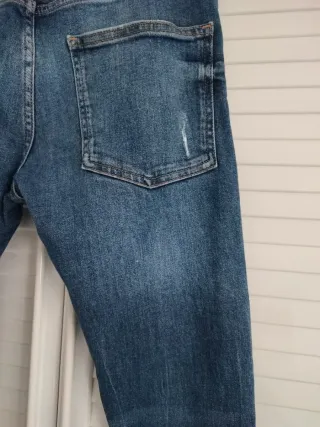 Pantalon vaquero de chico  Talla 34 marca Bershka