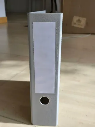 Regalo archivadores A4 lomo ancho. Tengo muchos