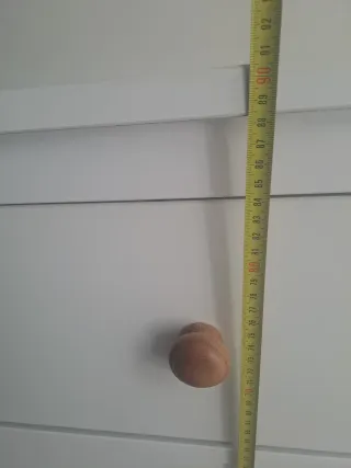 Cómoda blanca de madera