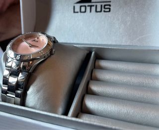 Reloj Lotus Mujer Esfera Rosa y Brillantes