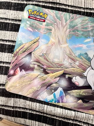 Alfombrilla Eevee Shiny Pokémon GO TCG