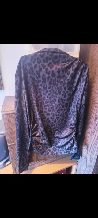 Jersey leopardo cuello redondo manga larga