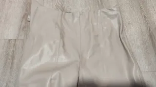 Pantalón leggings polipiel Zara beige
