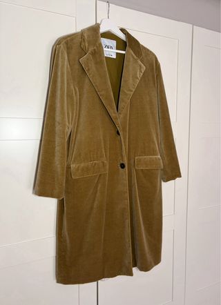Abrigo verde de terciopelo, Zara talla XS