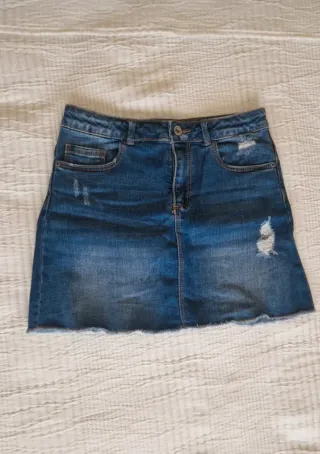 Falda vaquera desgastada