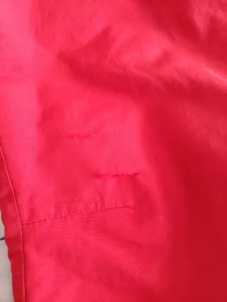 Traje de esquí rojo