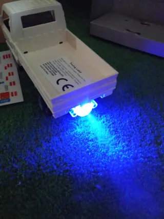 Camión RC con luces LED azules
