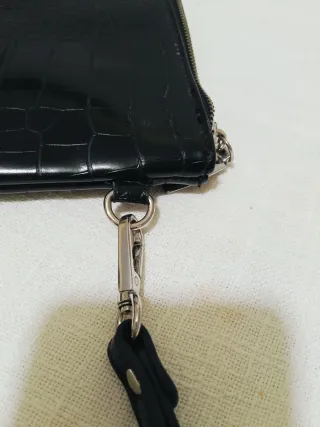 Pochette donna nera effetto coccodrillo