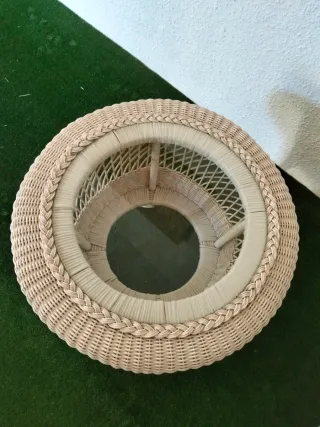 Mesitas auxiliares de mimbre y cristal