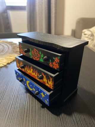 Cômoda Decorada Acotar