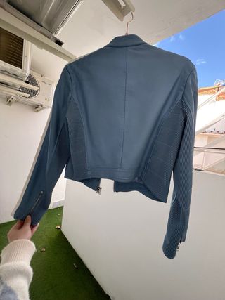Cazadora Biker Bershka Azul y Blanca