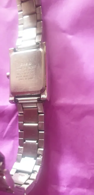 Reloj Casio Mujer Dorado y Plateado