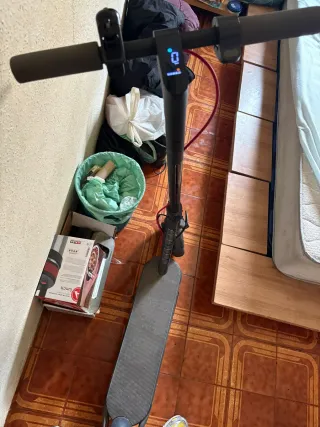 Patinete Eléctrico Xiaomi - con cargador incluido