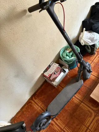 Patinete Eléctrico Xiaomi - con cargador incluido