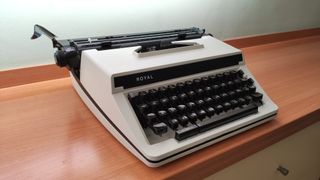 Máquina de escribir Royal Express 12 con maleta