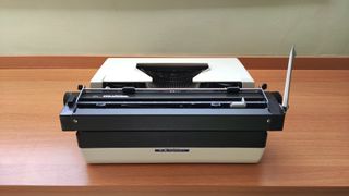 Máquina de escribir Royal Express 12 con maleta