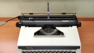 Máquina de escribir Royal Express 12 con maleta