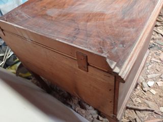 Mesita de noche antigua de madera