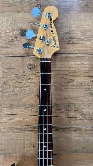 Bajo eléctrico Fender Mustang American Performer