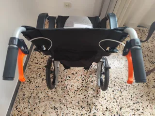 Silla de ruedas de desplazamiento