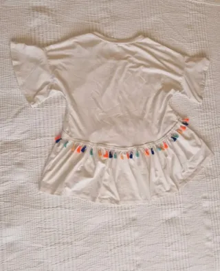 Camiseta blanca con flecos