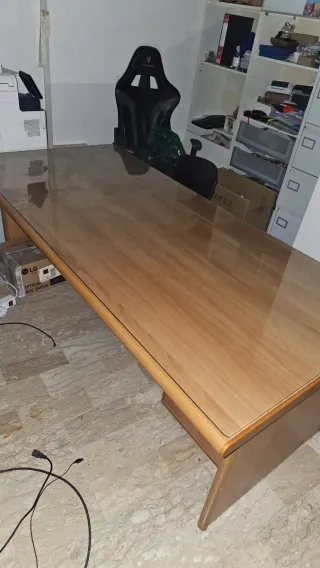 Scrivania con piano in vetro e cassettiera inclusa