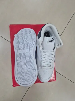 Zapatillas Puma Blancas y Negras