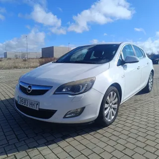 Opel Astra 2012