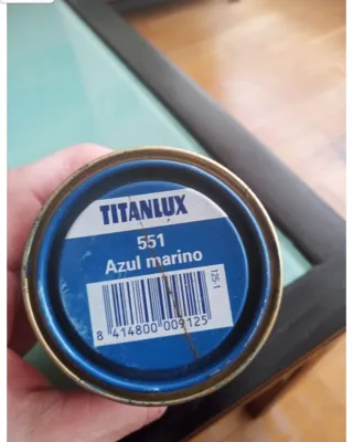 Regalo bote pintura Titanlux Azul Marino 551.