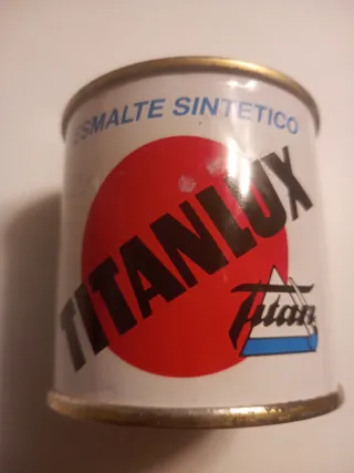 Regalo bote pintura Titanlux Azul Marino 551.