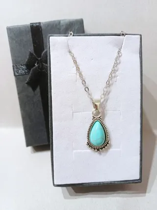 Collana vintage con pendente turchese