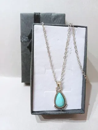 Collana vintage con pendente turchese