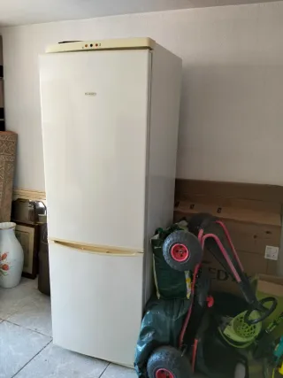 Frigorífico Bluesky blanco en buen estado
