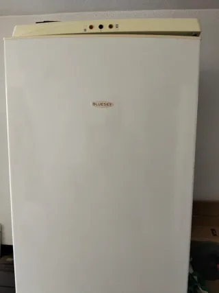 Frigorífico Bluesky blanco en buen estado