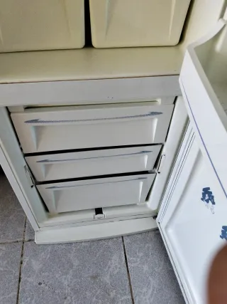 Frigorífico Bluesky blanco en buen estado