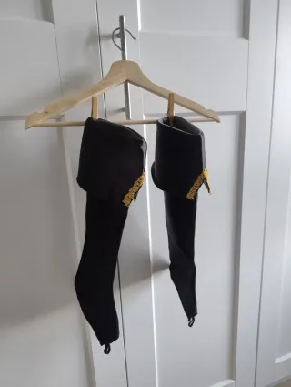 Pantalón Pirata y cubre botas. Talla Única