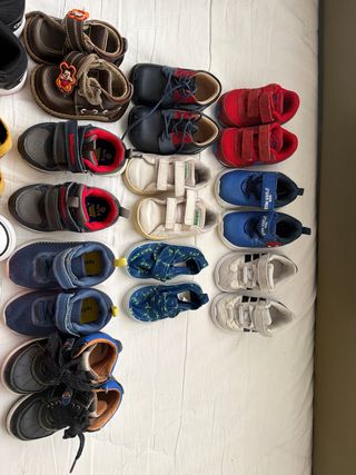 Zapatillas para niño 80€todo Primera fila nuevos