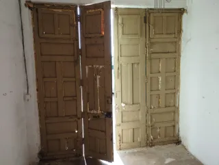 Puerta antigua madera verde