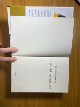 La niña del sombrero azul (Spanish Edition)