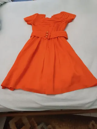 Vestido infantil naranja con lorzas