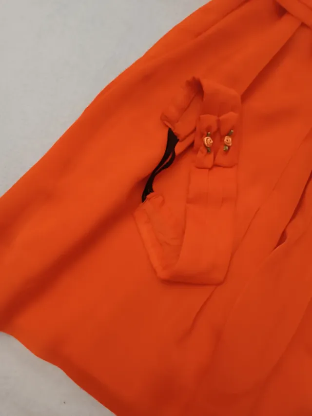 Vestido infantil naranja con lorzas