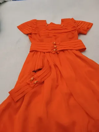 Vestido infantil naranja con lorzas