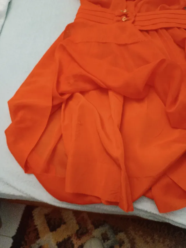 Vestido infantil naranja con lorzas