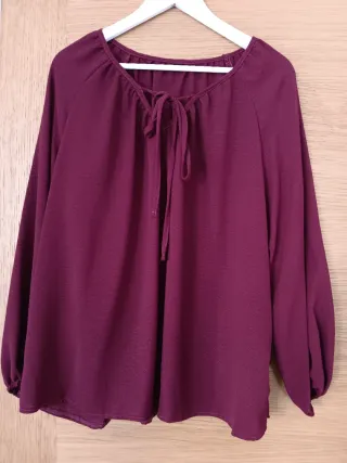 Blusa manga larga burdeos con lazada